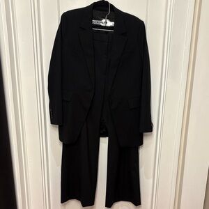 Banana Republic black wool-blend suit 2023-24 season